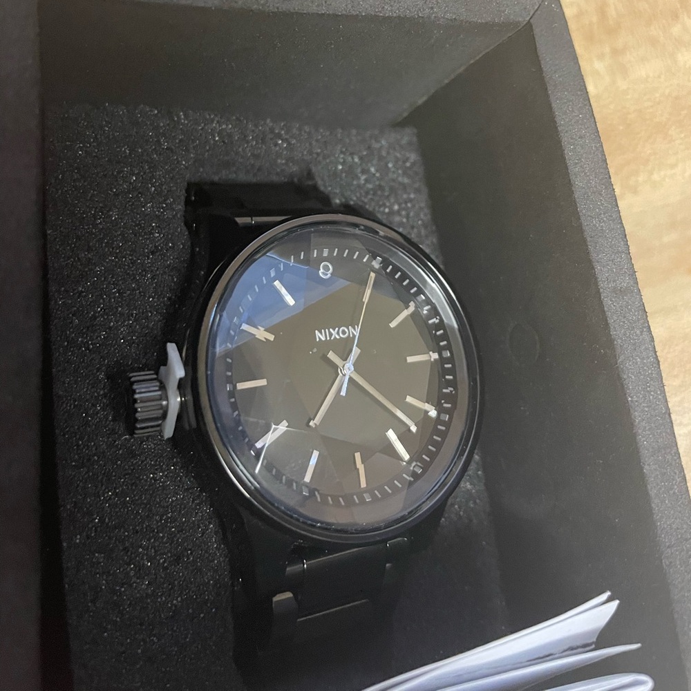 Nixon “the facet watch”